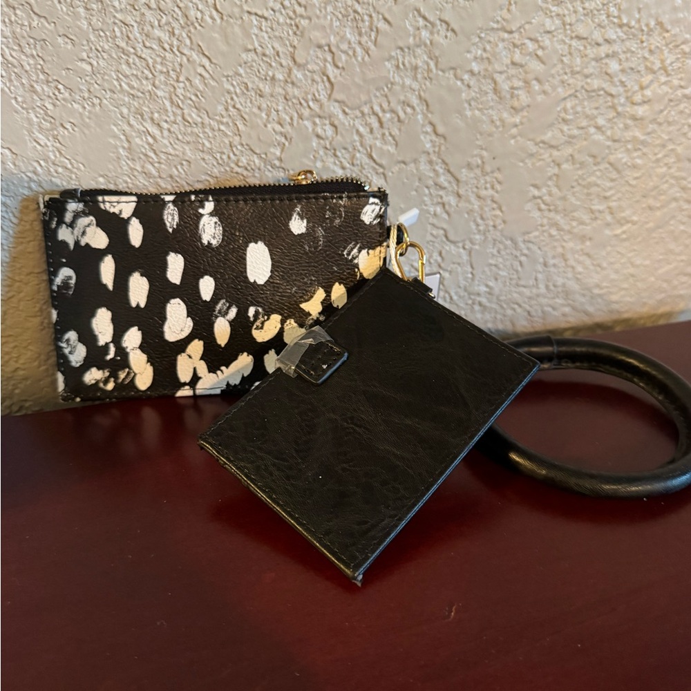NWT Jen & co Stylish Black and White Women's card keychain wristlet